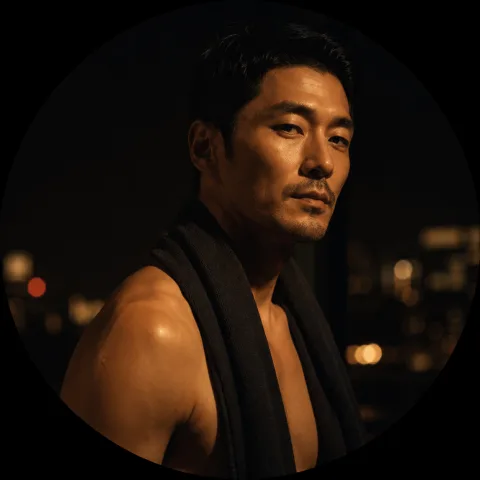 フリーで活動する男性セラピストのポートレート（イメージ）